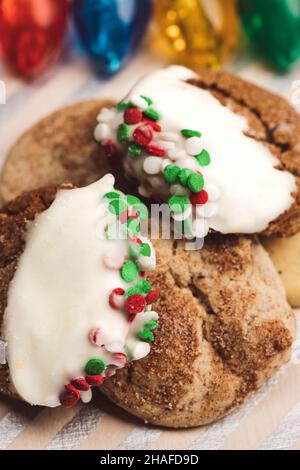 Vue rapprochée d'une pile de biscuits maison de vacances Banque D'Images