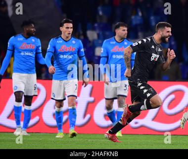 Naples.12th décembre 2021.Patrick Cutrone d'Empoli célèbre son but lors d'un match de football entre Napoli et Empoli à Naples, Italie, le 12 décembre 2021.Crédit: Alberto Lingria/Xinhua/Alay Live News Banque D'Images