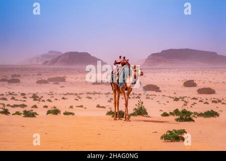 Wadi Rum, Jordanie.Jabal al Kharaz, merveille du monde dans la vallée de la Lune du désert d'Arabie Banque D'Images