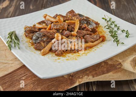 Ragoût de shiitake et de shiitake.Cuisine gastronomique française Banque D'Images