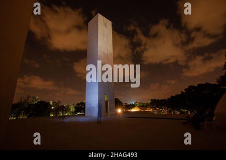 Israël, Tel Aviv, Wolfson Park, White City Statue (1977 - 1988) une sculpture par Danny Karavan (né en 1930). Cette sculpture est aussi connu sous le nom de Carré Blanc Banque D'Images