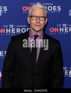 New York, États-Unis.12th décembre 2021.Anderson Cooper participe à l'hommage All-Star 15th annuel de CNN Heroes au American Museum of Natural History de New York le 12 décembre 2021.(Photo de Lev Radin/Sipa USA) crédit: SIPA USA/Alay Live News Banque D'Images