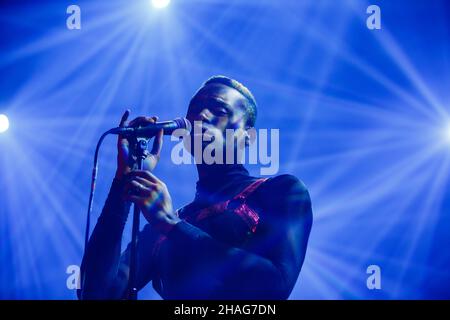 12092021 - Toronto, Canada.Le chanteur et danseur James Baley se interprétant au History Nightclub. Banque D'Images