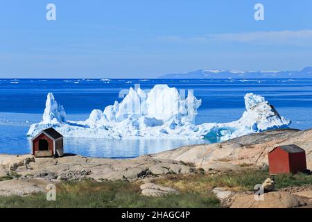 Les icebergs flottent dans l'eau, près de la ville autrefois Ilulissat Jacobshaven ou Jakobshavn, l'ouest du Groenland Banque D'Images