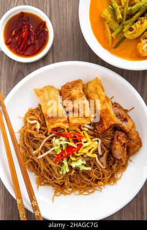 Nouilles de riz économiques chinoises sautées.Célèbre petit déjeuner malaisien Banque D'Images