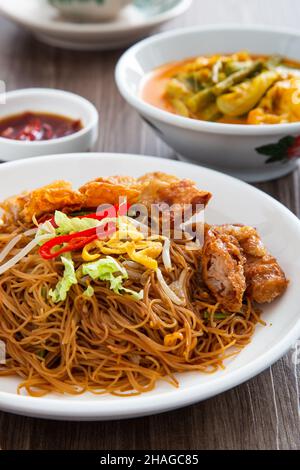 Nouilles de riz économiques chinoises sautées.Célèbre petit déjeuner malaisien Banque D'Images