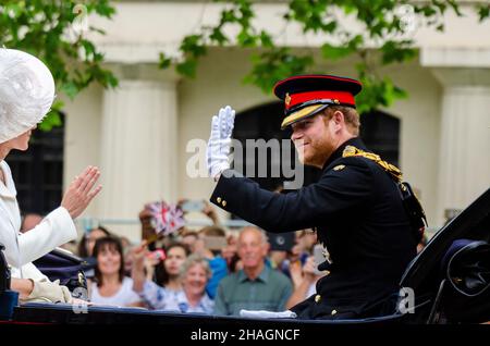 Prince Harry Wales en uniforme militaire.Trooping de la couleur 2016 dans le Mall.Londres, Royaume-Uni.Le duc de Sussex, dans l'uniforme de l'armée Banque D'Images