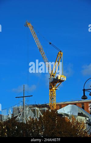 Grue à tour Ogilvie Construction.George Square, Glasgow, Écosse, Royaume-Uni, Europe. Banque D'Images