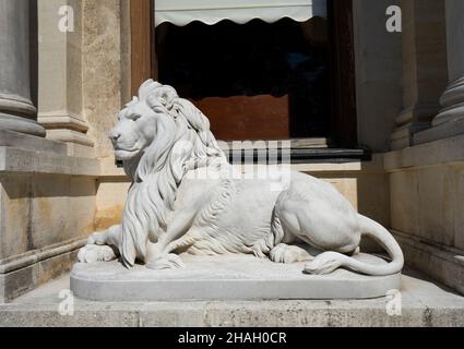 Statue d'un lion au Palais Beylerbeyi, Istanbul, Turquie Banque D'Images