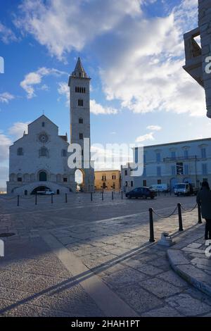 Vieille ville, Cathédrale Saint Nicolas Pellegrino, Trani, Pouilles, Italie, Europe Banque D'Images