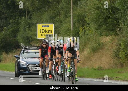 Jusqu'à ce que vous soyez témoin d'une course professionnelle sur route, vous ne pouvez pas apprécier la vitesse des vélos avec ce qui semble effort minimal.(Ce n'est pas minimal) Banque D'Images