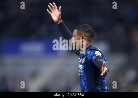 Milan, Italie.12th décembre 2021.Denzel Dumfries du FC Internazionale gestes pendant la série Un match entre le FC Internazionale et Cagliari Calcio au Stadio Giuseppe Meazza le 12 décembre 2021 à Milan, Italie.Credit: Marco Canoniero / Alamy Live News Banque D'Images