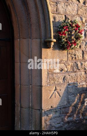 Bench Mark sur la porte d'entrée de Christ Church Glasson près de Lancaster Banque D'Images