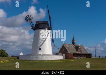 Lytham Windmill au printemps, Lancashire Banque D'Images