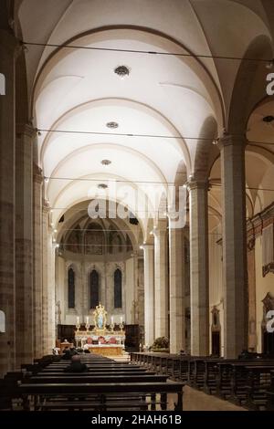 Église de San Francesco, intérieur, Gubbio, Ombrie, Italie,Europe Banque D'Images