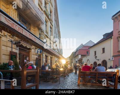 Brno (Brünn): Bâtiment art nouveau de la vieille ville, restaurant 'U Trech certu', in , Jihomoravsky, Moravie du Sud, Südmähren,Tchèque Banque D'Images