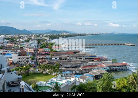 Vue aérienne de Hua Hin en direction du nord.Hua Hin est une destination de voyage populaire en Thaïlande. Banque D'Images