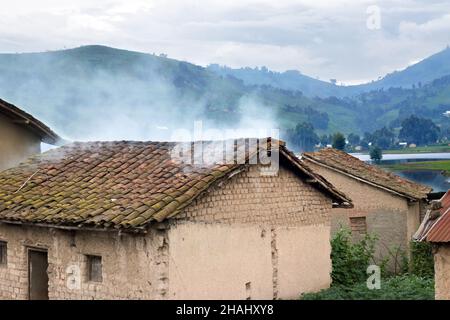 Fumée de la cuisine intérieure au Rwanda Banque D'Images