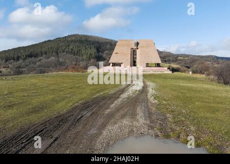 GURGULYAT, BULGARIE - 5 DÉCEMBRE 2021 : Panthéon mère Bulgarie, village de Gurgulyat, Bulgarie Banque D'Images