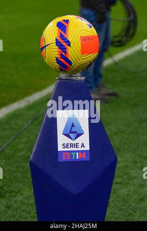 Milan, Italie.12th décembre 2021.Le ballon de match de Nike est prêt pour le Serie A match entre Inter et Cagliari à Giuseppe Meazza à Milan.(Crédit photo : Gonzales photo/Alamy Live News Banque D'Images