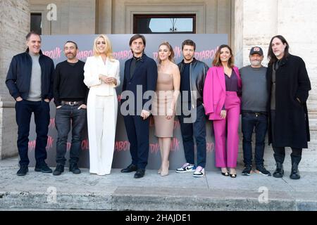 Rome, Italie.13th décembre 2021.Cast assister à la photocall du film Diabolik au Space Cinema Moderno.Crédit : SOPA Images Limited/Alamy Live News Banque D'Images