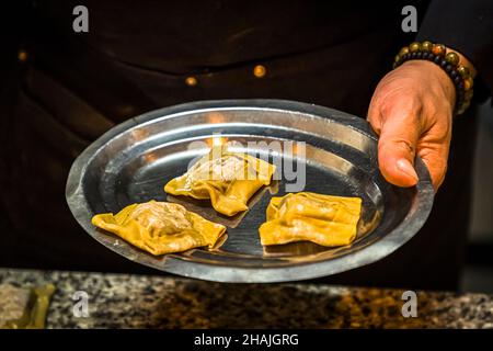 Raviolis de foie d'oie à la truffe dans les Oups, France Banque D'Images