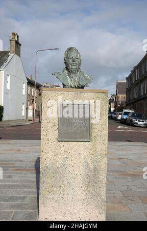 Helensburgh, Argyll, Écosse.Le buste de l'inventeur de la télévision John Logie Baird, né le 13 août 1888 dans la ville Banque D'Images