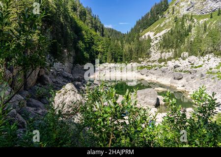 Magnifique vallée du lac Triglav dans le parc national de Triglav dans les Alpes juliennes slovènes. Banque D'Images