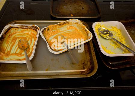 Vider les cartons d'aliments à emporter. royaume-uni Banque D'Images