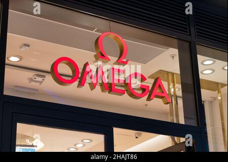 Édimbourg, Écosse - 20 novembre 2021 : le panneau pour le magasin Omega à Édimbourg. Banque D'Images