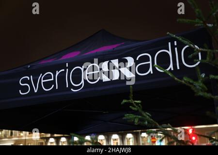 Musikhjälpen a débuté lundi à Norrköping, en Suède.BRITA Zackari, Anis Don Demina et Oscar Zia sont entrés dans la maison de verre, sur GamlaTorget, pour diffuser 144 heures sur le thème "pour un monde sans travail des enfants". Banque D'Images