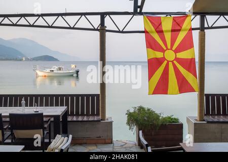 Calme tôt le matin scène au lac Ohrid dans le nord de la Macédoine. Banque D'Images