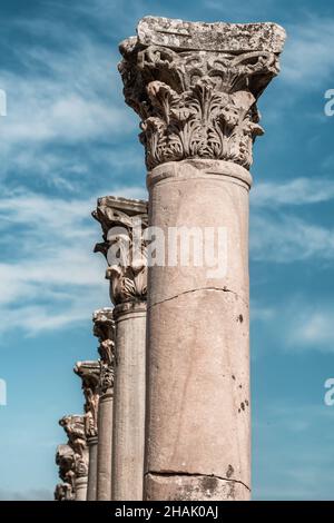 Colonnes anciennes en marbre grec en gros plan Banque D'Images