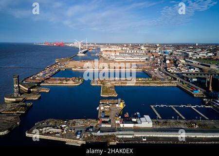 Liverpool, Merseyside, Royaume-Uni - décembre 02 2021.Vue aérienne générale du front de mer de Liverpool classé Grade II et du quai Bramley-Moore dans le backgroun Banque D'Images