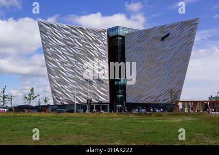 Belfast, Irlande du Nord (Royaume-Uni) : l'attraction touristique Titanic Belfast, sur le site où le RMS Titanic a été construit Banque D'Images