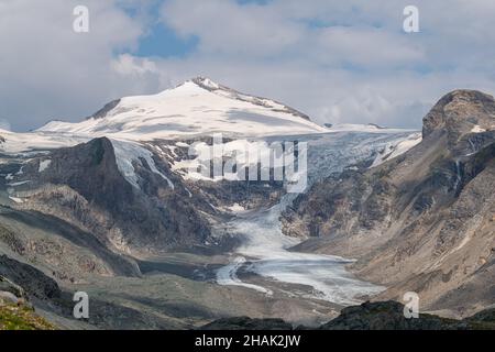 Vue sur le sommet de Johannisberg avec le glacier de Pasterze dans le parc national Hohe Tauern, massif de Grossglockner Banque D'Images