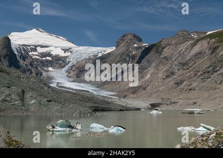 Vue sur le sommet de Johannisberg avec le glacier de Pasterze dans le parc national Hohe Tauern, massif de Grossglockner Banque D'Images