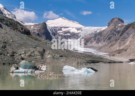 Vue sur le sommet de Johannisberg avec le glacier de Pasterze dans le parc national Hohe Tauern, massif de Grossglockner Banque D'Images