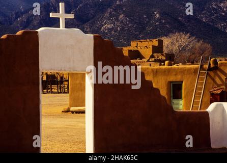 Église San Geronimo dans la communauté de Taos Pueblo Nouveau-Mexique Banque D'Images