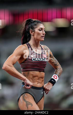 Anicka Newell participant aux Jeux Olympiques de Tokyo 2020 dans la discipline de la voûte polaire. Banque D'Images