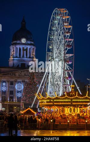 Noël sur la place du Vieux marché avec le Council House à Nottingham, Angleterre, Royaume-Uni Banque D'Images