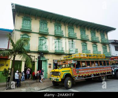 Sonson, Antioquia / Colombie - 19 novembre 2021.Chiva ou chariot d'échelle, transport traditionnel des peuples colombiens Banque D'Images