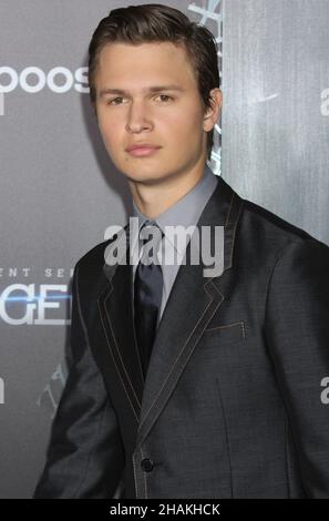 Ansel Elgort participe à la première de la série « The Divilierent Series: Insurrecent » de Summit Entertainment au théâtre Ziegfeld à New York le 16 mars 2015.Crédit photo : Henry McGee/MediaPunch Banque D'Images