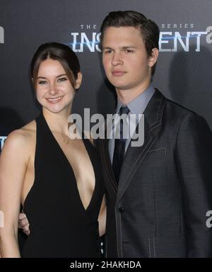 Shailene Woodley et Ansel Elgort assistent à la première de la série « The Diferly Series: Insurrecent » de Summit Entertainment au théâtre Ziegfeld à New York le 16 mars 2015.Crédit photo : Henry McGee/MediaPunch Banque D'Images