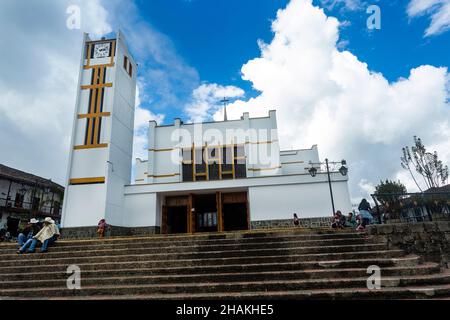 Sonson, Antioquia / Colombie - 19 novembre 2021.Cathédrale notre-Dame de Chiquinquirá de Sonsón Banque D'Images