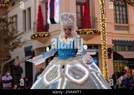 Universal's Holiday Parade avec Macy's.Ballons flottant dans les rues de Universal Studios Florida Banque D'Images