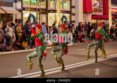 Universal's Holiday Parade avec Macy's.Ballons flottant dans les rues de Universal Studios Florida Banque D'Images