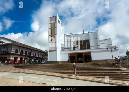 Sonson, Antioquia / Colombie - 19 novembre 2021.Cathédrale notre-Dame de Chiquinquirá de Sonsón Banque D'Images