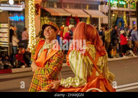 Universal's Holiday Parade avec Macy's.Ballons flottant dans les rues de Universal Studios Florida Banque D'Images