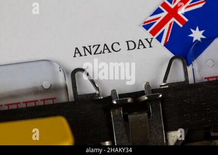 Ancienne machine à écrire avec texte Anzac Day Banque D'Images